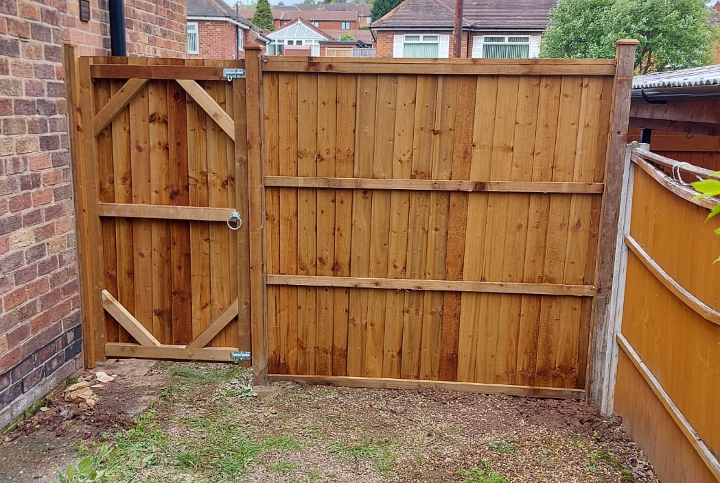 Finding the Right Fencing Contractors in York